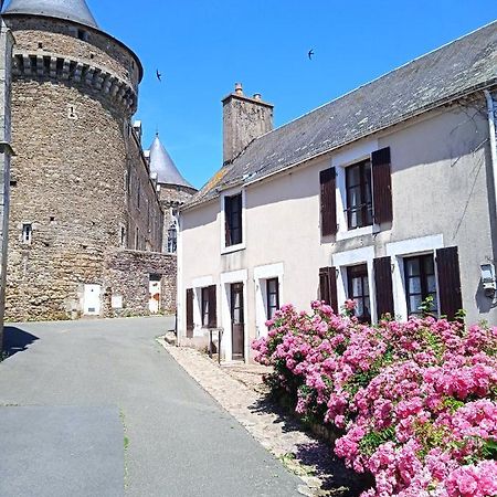 Charming Detached 2 Bedroom Ancient House In Medieval Quarter Of A Small Town In The Pays De La Loire, France Sillé-le-Guillaume Exteriér fotografie