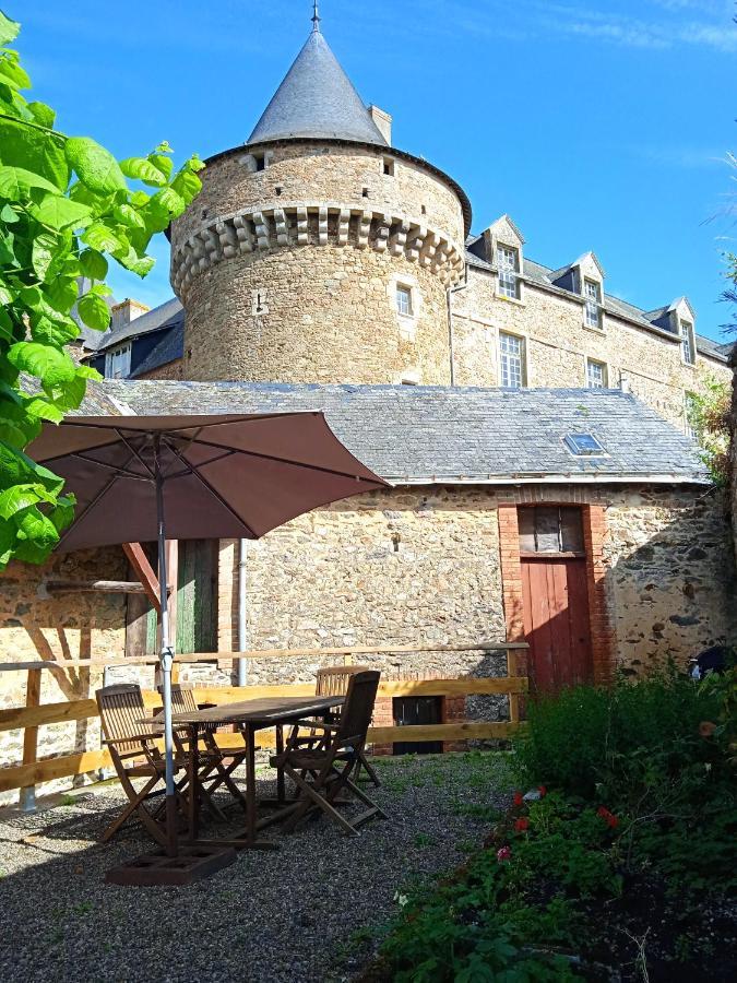 Charming Detached 2 Bedroom Ancient House In Medieval Quarter Of A Small Town In The Pays De La Loire, France Sillé-le-Guillaume Exteriér fotografie